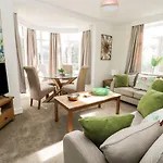Manor Heath 1 Apartment *