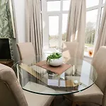 Apartment Manor Heath 1 *