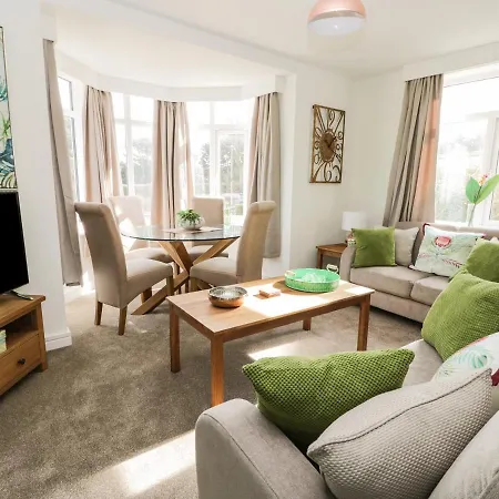 Manor Heath 1 Apartment *